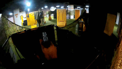 【合法airsoft】和小姐姐下场企图说服她没想到却被一枪打中相机?!